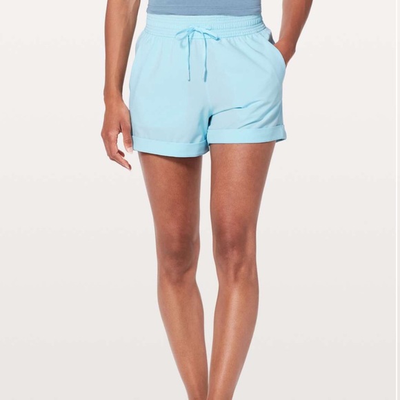 Lululemon 🍋 Spring Break Away Short 4-way Stretch 3" Inseam Size 6 - Picture 1 of 10
